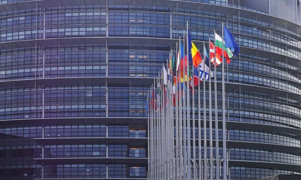 Ευρ.Κοινοβούλιο: Η πρόεδρος Ρ. Μετσόλα καταδικάζει τον ναζιστικό χαιρετισμό ευρωβουλευτή